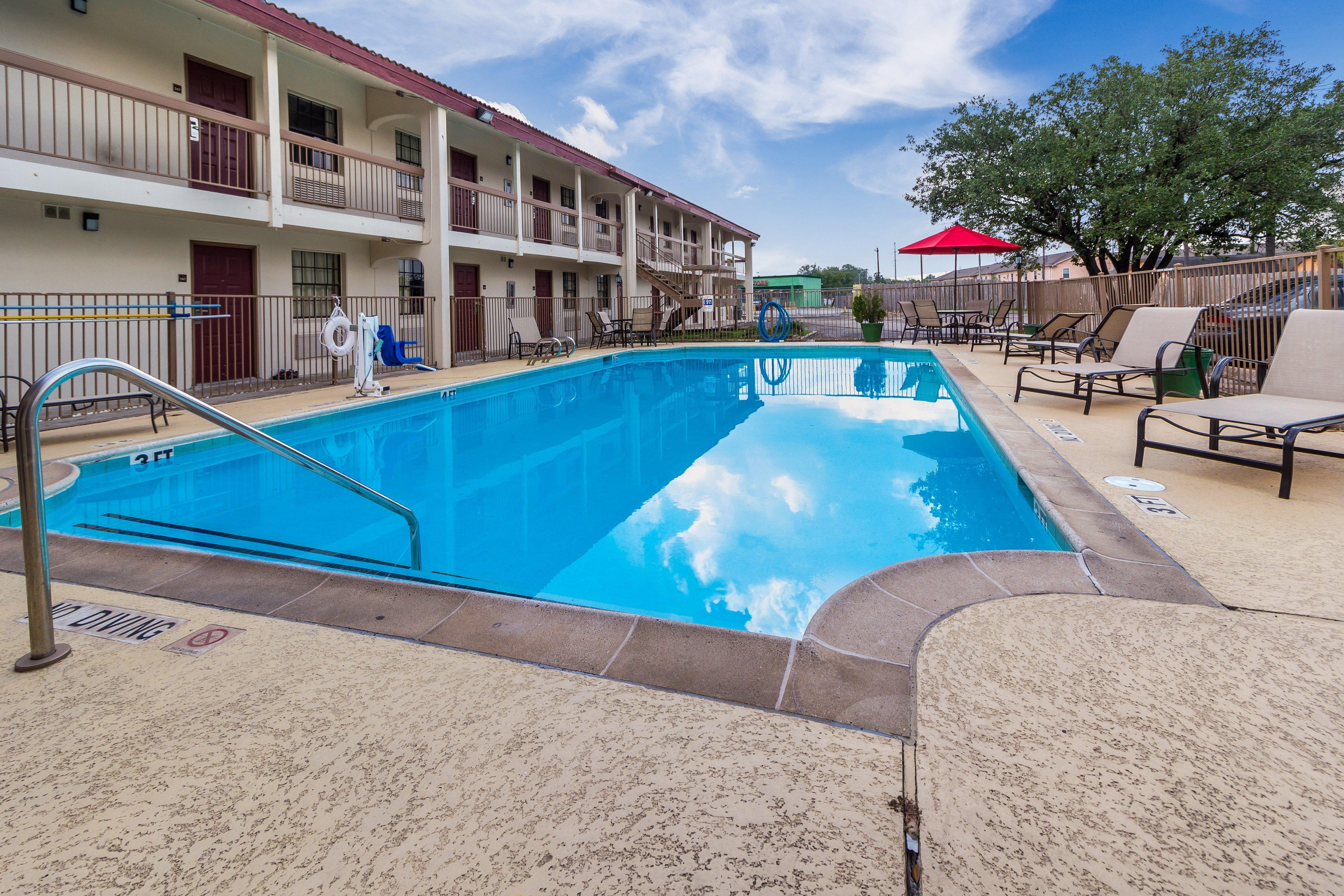 Red Roof Inn Houston East I-10 Экстерьер фото