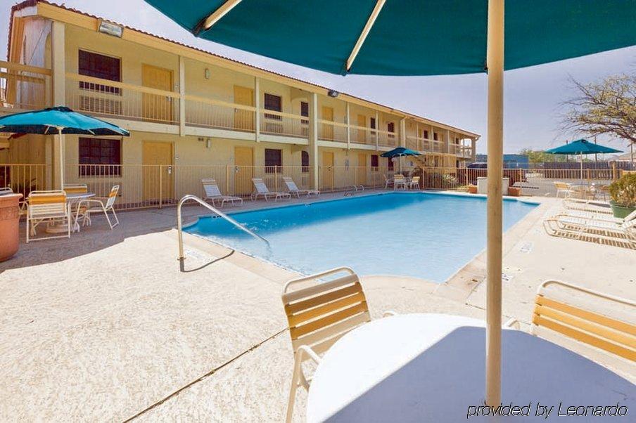 Red Roof Inn Houston East I-10 Экстерьер фото